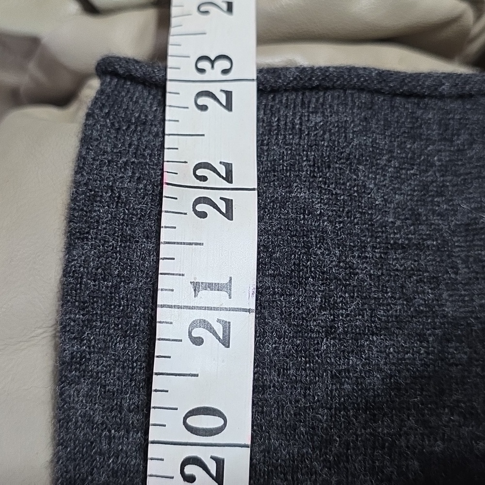 NWT Susan Bristol Womens 100% Merino Wool Sweater Black Rolled Hems Cozy Sz M - Picture 11 of 11